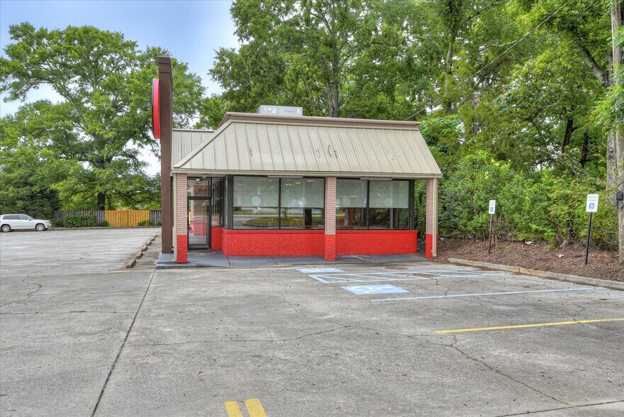 More Photos Of 115 Elm St, Lincolnton Restaurant For Lease