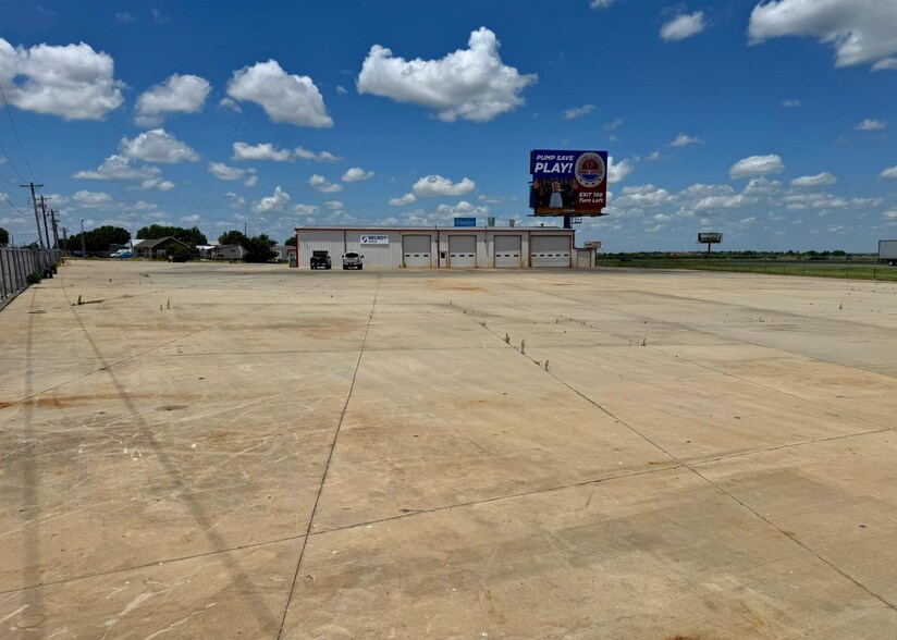 More Photos Of 1900 SW 27th St, El Reno Warehouse For Lease