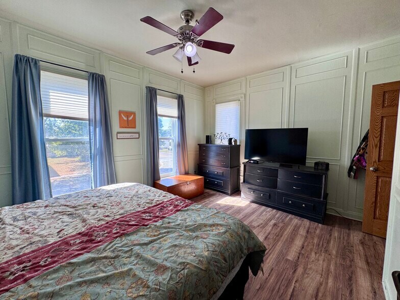 More Photos Of 1415 4th St, Fulton Storefront Retail Residential For Sale