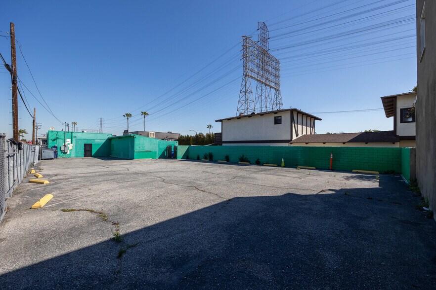 More Photos Of 2500 Artesia Blvd, Redondo Beach General Retail For Sale