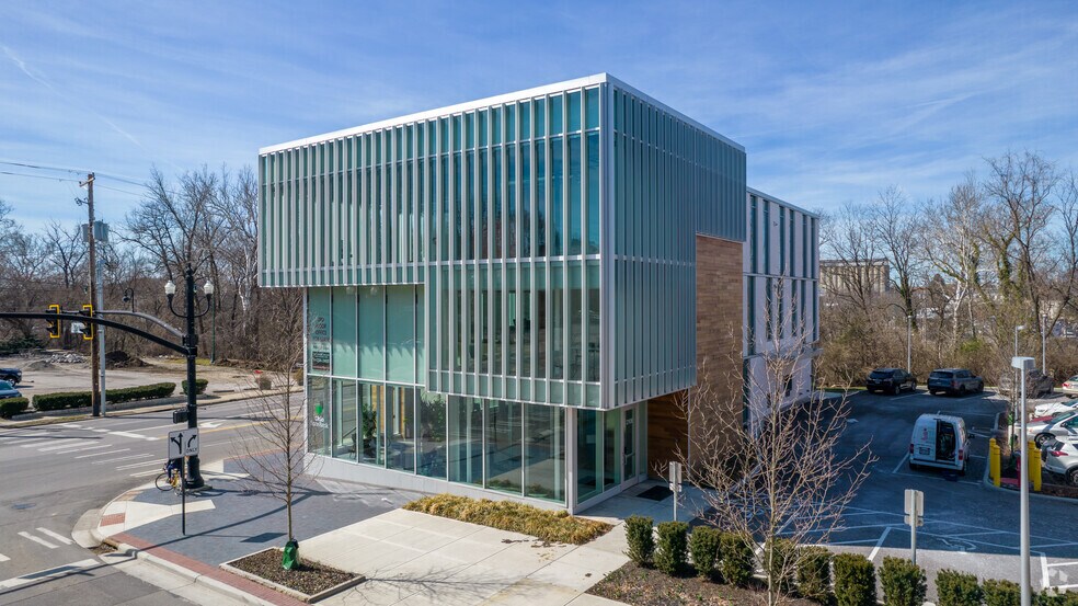 More Photos Of 2106 E Main St, Bexley Office For Lease