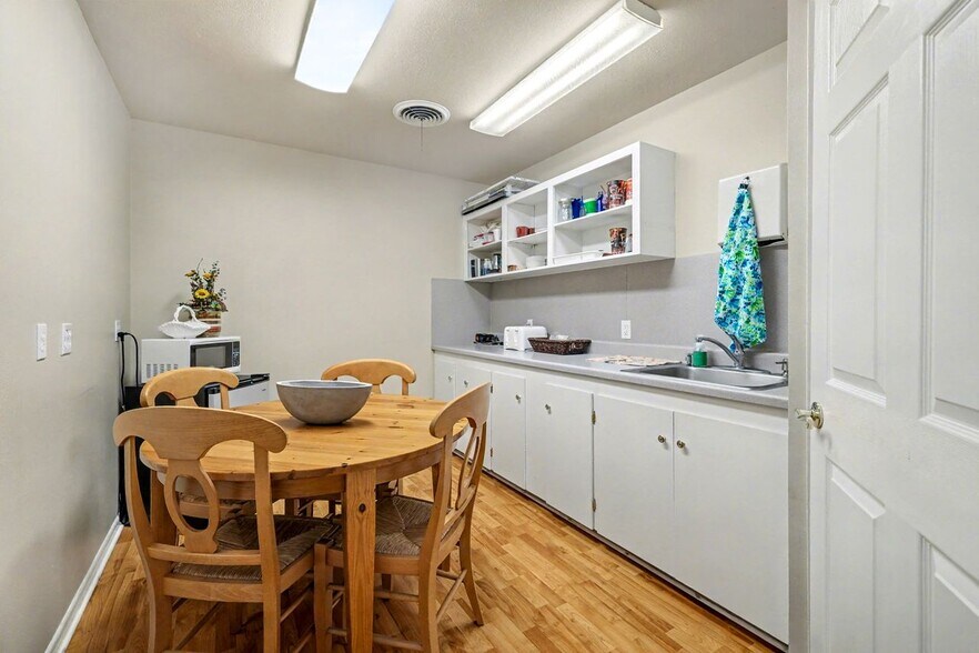 More Photos Of 2406 Dawn Dr, Georgetown Office For Sale