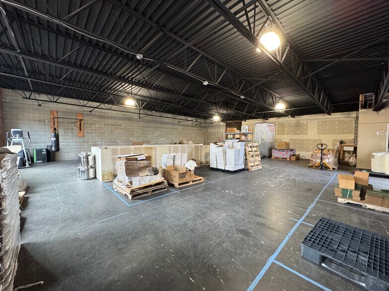 More Photos Of 13753 Midvale Ave N, Seattle Warehouse For Sale
