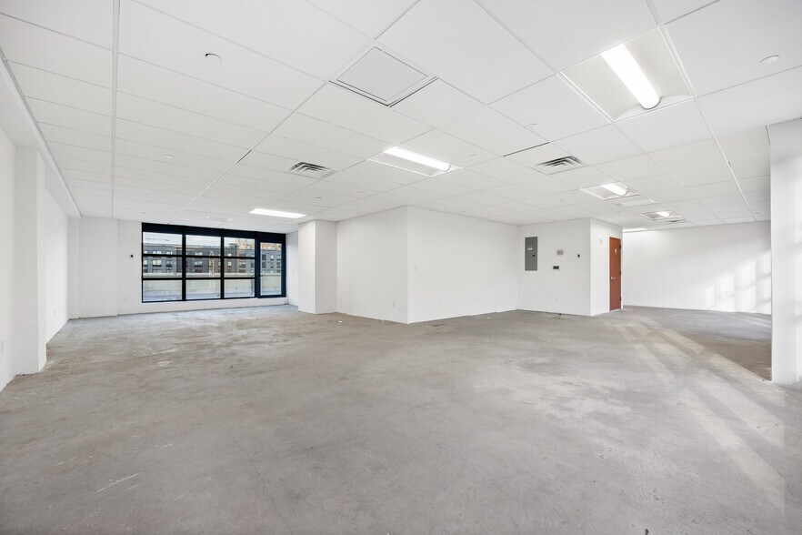 More Photos Of 13320 41st Rd, Flushing Office For Sale