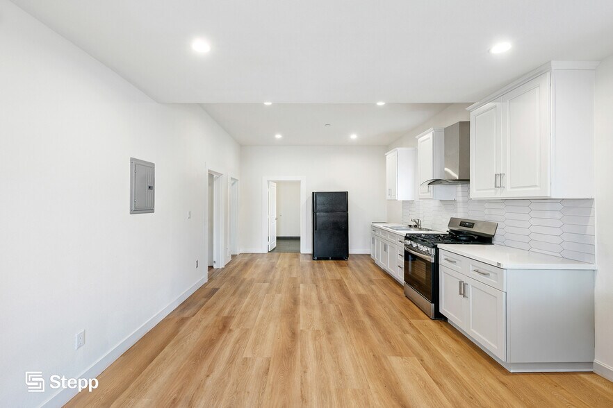 More Photos Of 1038 E 53rd St, Los Angeles Apartments For Sale