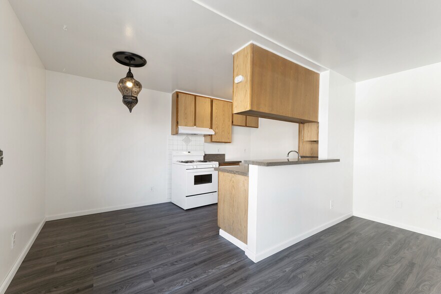 More Photos Of 18356 Napa St, Northridge Apartments For Sale