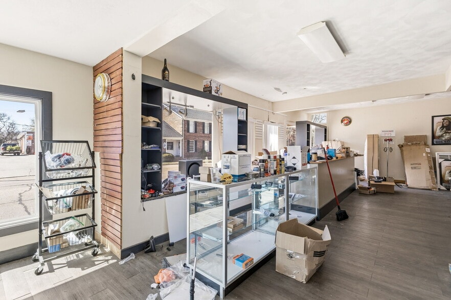 More Photos Of 316 N Main St, Columbia Storefront Retail Office For Sale