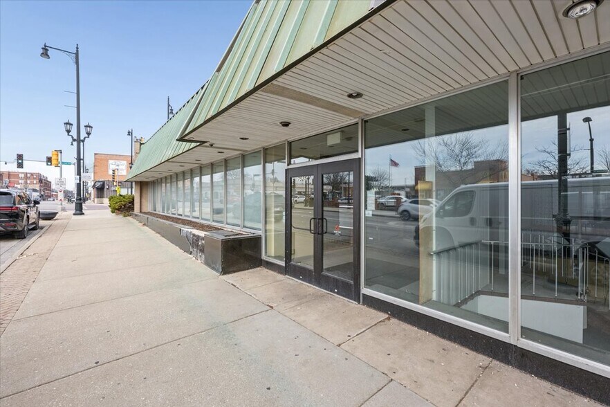 More Photos Of 7525 W Madison St, Forest Park Storefront Retail Office For Sale