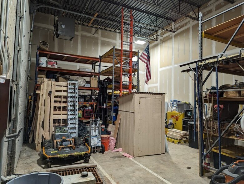 More Photos Of 58 Connecticut Ave, South Windsor Warehouse For Lease