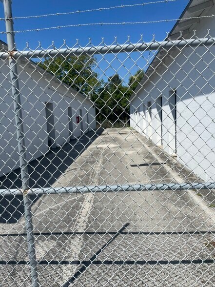 More Photos Of 820 Carswell Ave, Daytona Beach Self Storage For Sale