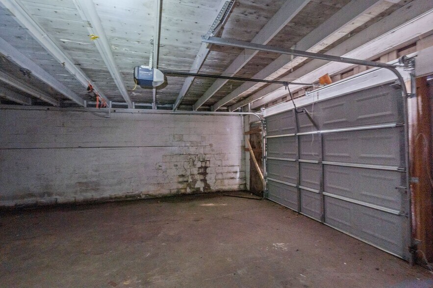 More Photos Of 102 9th St N, Texas City Apartments For Sale