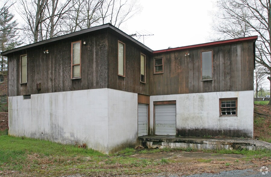 More Photos Of 4985-4991 Bethania Rd, Winston-Salem Office For Lease