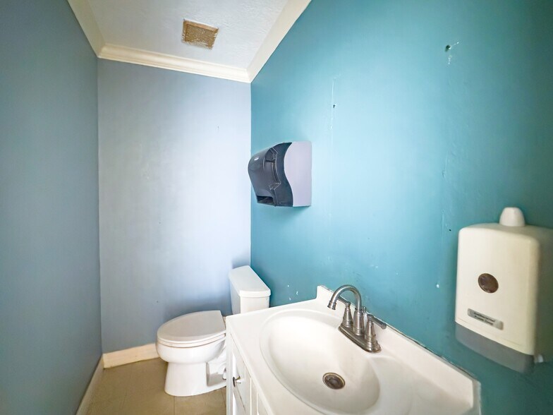 More Photos Of 10202 Mula Cir, Stafford Warehouse For Lease