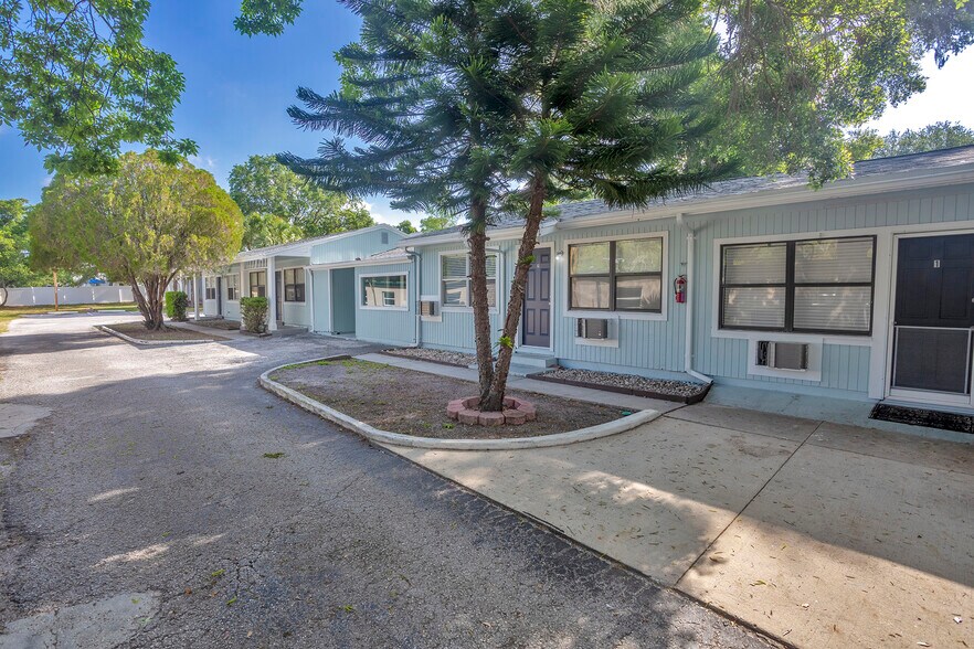 More Photos Of 1102 Sunset Point Rd, Clearwater Apartments For Sale