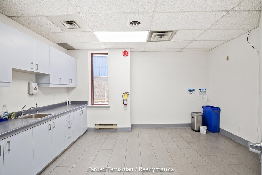 More Photos Of 42 Cardico Dr, Whitchurch-Stouffville Warehouse For Lease