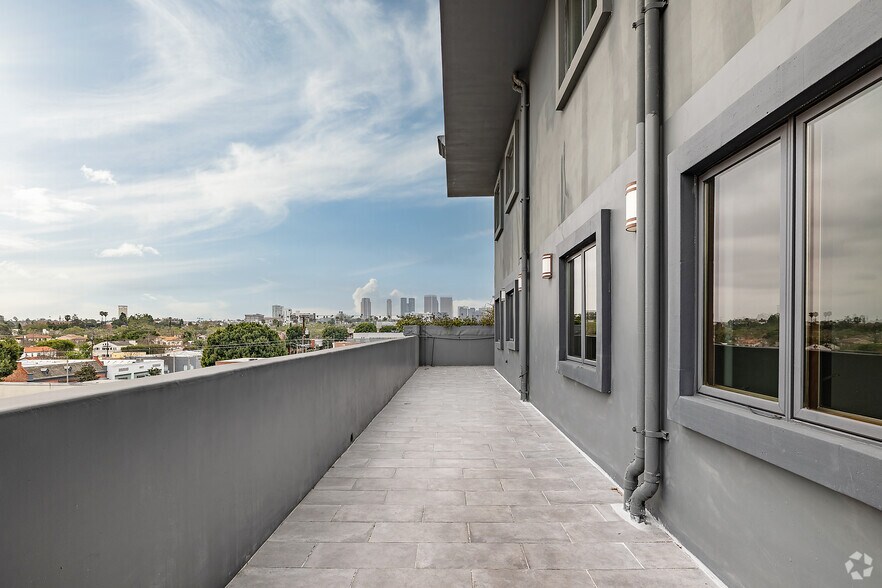 More Photos Of 930 S Robertson Blvd, Los Angeles Apartments For Lease