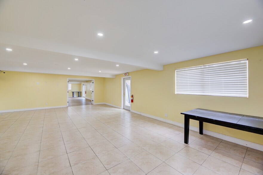 More Photos Of 359 10th St, West Palm Beach Storefront Retail Office For Sale