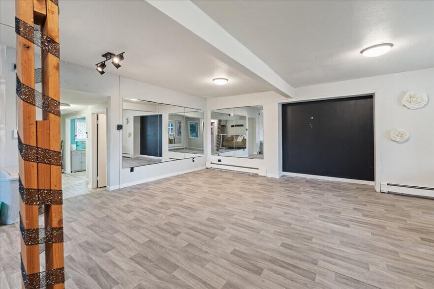 More Photos Of 1019 College Rd, Fairbanks Flex For Sale