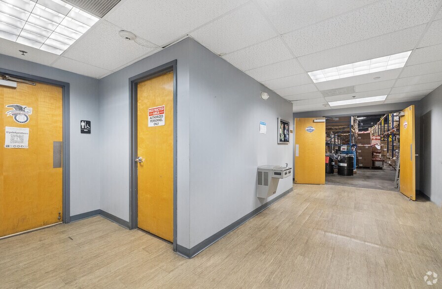 More Photos Of 229-239 Neck Rd, Haverhill Warehouse For Lease