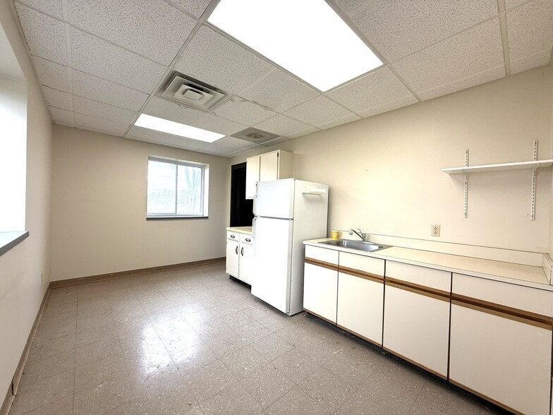 More Photos Of 4944 Ver Plank Rd, Clay Light Manufacturing For Sale