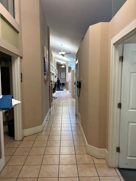 More Photos Of 147 Chenoweth Ln, Louisville Medical For Sale