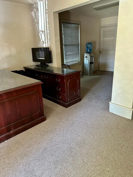 More Photos Of 5737 Burwell St, Houston Office Residential For Sale