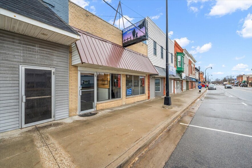 More Photos Of 4084 Huron St, North Branch Restaurant For Sale