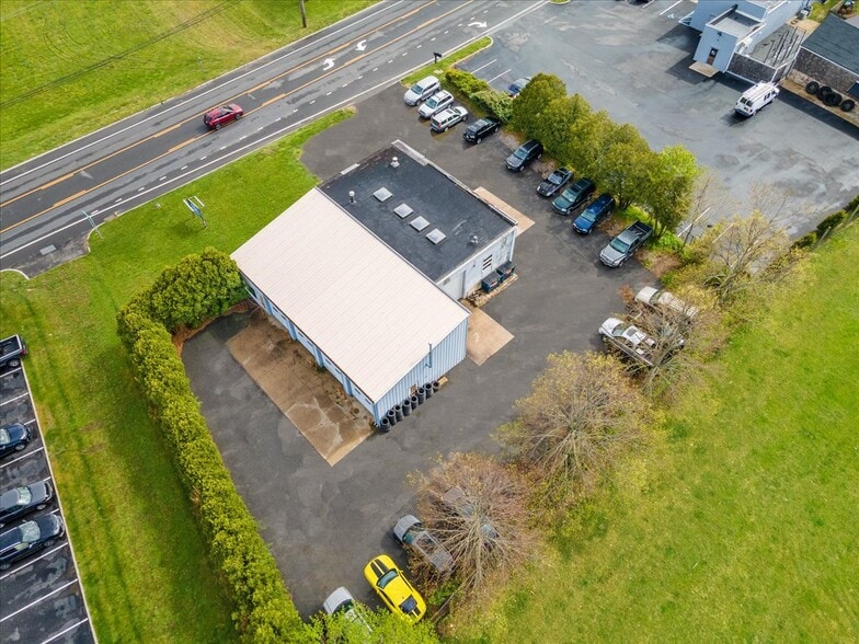 More Photos Of 45845 Cr-48, Southold Auto Repair For Sale