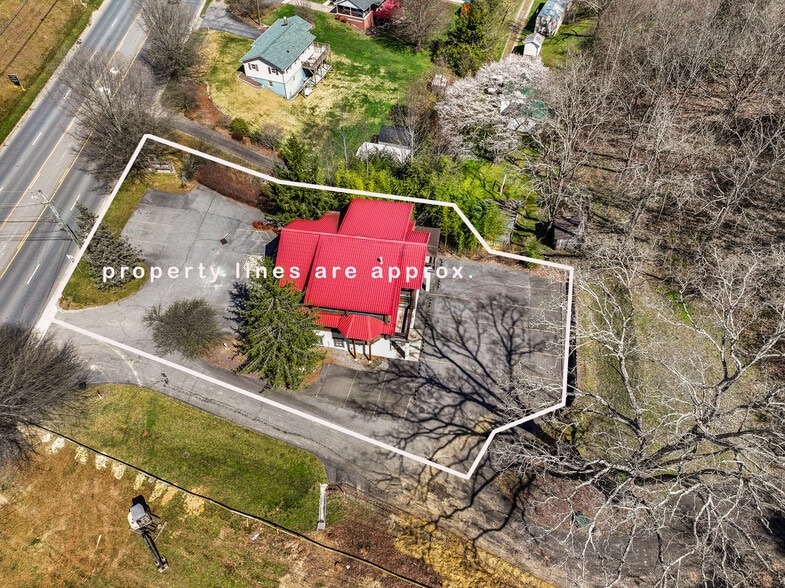 More Photos Of 1482 Russ Ave, Waynesville Office For Lease