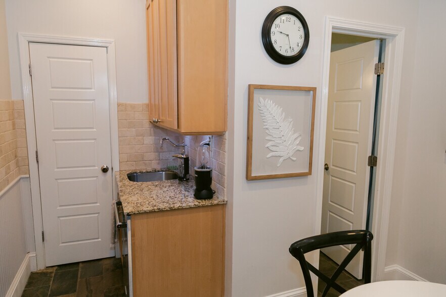 More Photos Of 1513 Oak Grove Rd, Decatur Office For Sale