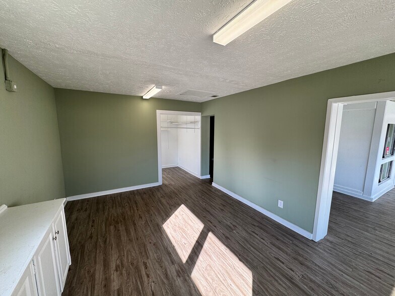 More Photos Of 8 N Clarendon Ave, Avondale Estates Freestanding For Sale