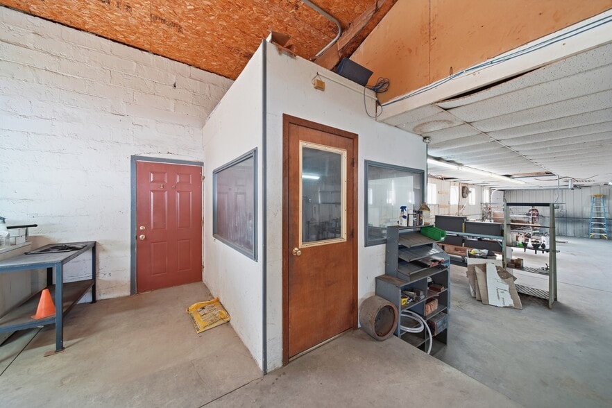 More Photos Of 208 Irwin St, Brooklyn Manufacturing For Sale