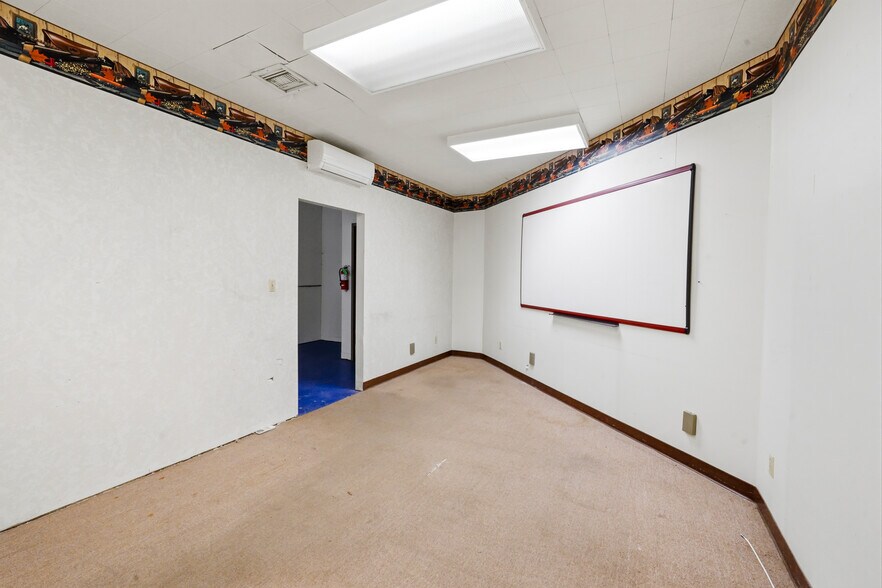 More Photos Of 13170 Lincoln Way, Auburn Office For Sale