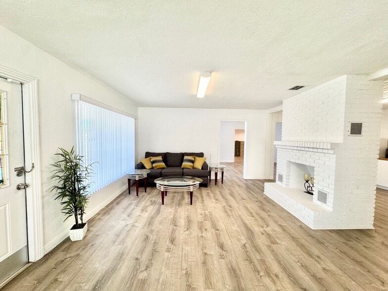 More Photos Of 4795 49th St N, Saint Petersburg Medical For Sale