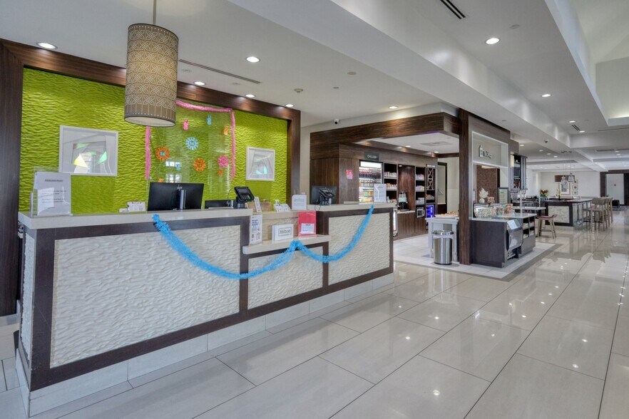 More Photos Of 123 Huvar St, Victoria Hotel For Sale