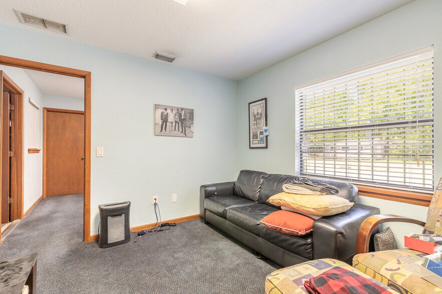 More Photos Of 300 Washington Pl, Ormond Beach Warehouse For Sale