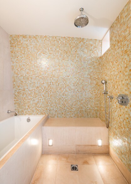 More Photos Of 615 Hampton Dr, Venice Apartments For Sale