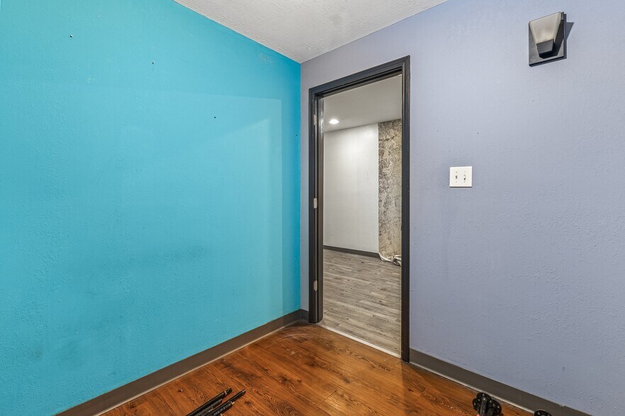 More Photos Of 1421 E Main St, Park Hills Flex For Sale