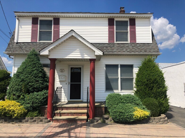 More Photos Of 3595 Merrick Rd, Seaford Storefront Retail Residential For Sale