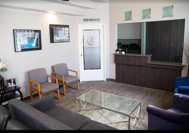 More Photos Of 12849 Magnolia Blvd, Van Nuys Medical For Sale