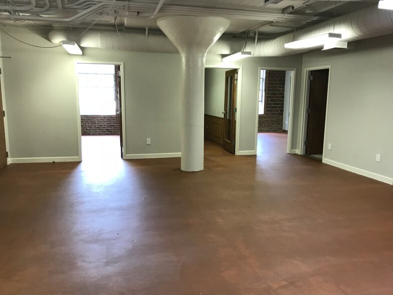 More Photos Of 1230 W Morehead St, Charlotte Loft Creative Space For Lease