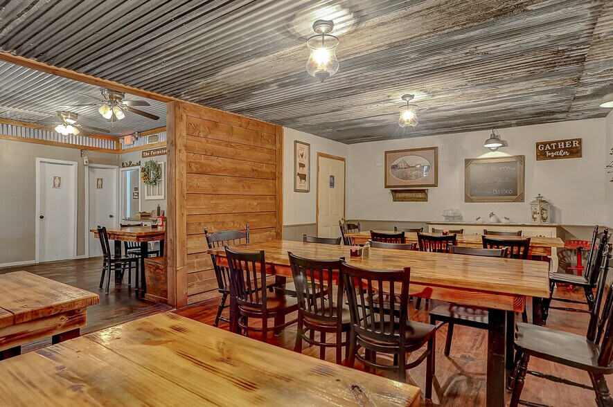 More Photos Of 117 S Franklin St, Colbert Restaurant For Sale