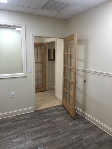 More Photos Of 4225 Main St, Elverson Freestanding For Lease