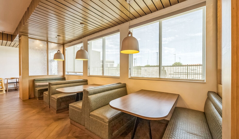 More Photos Of 409 N Clark Rd, Cedar Hill Hotel For Sale