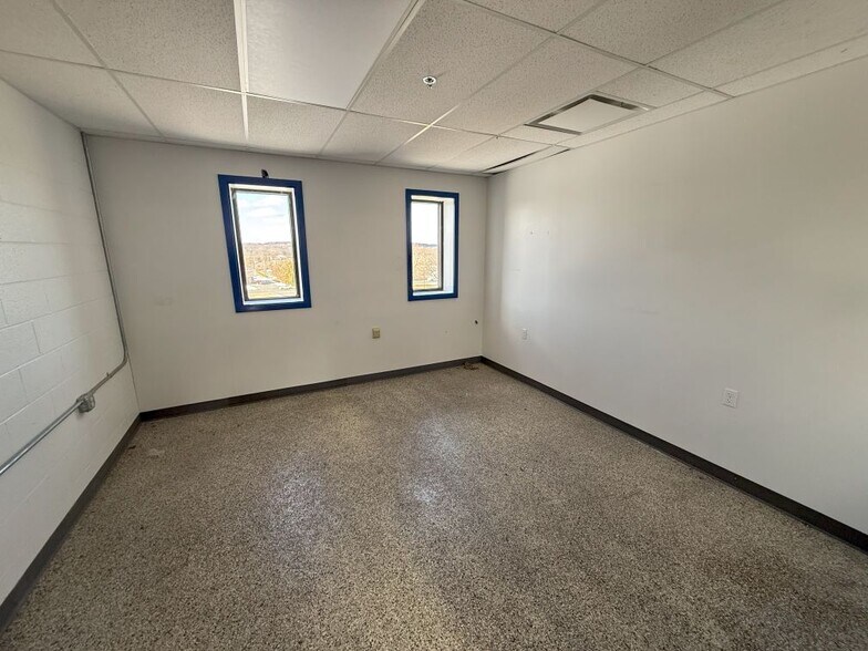 More Photos Of 856 N Main Street Ext, Wallingford Manufacturing For Sale