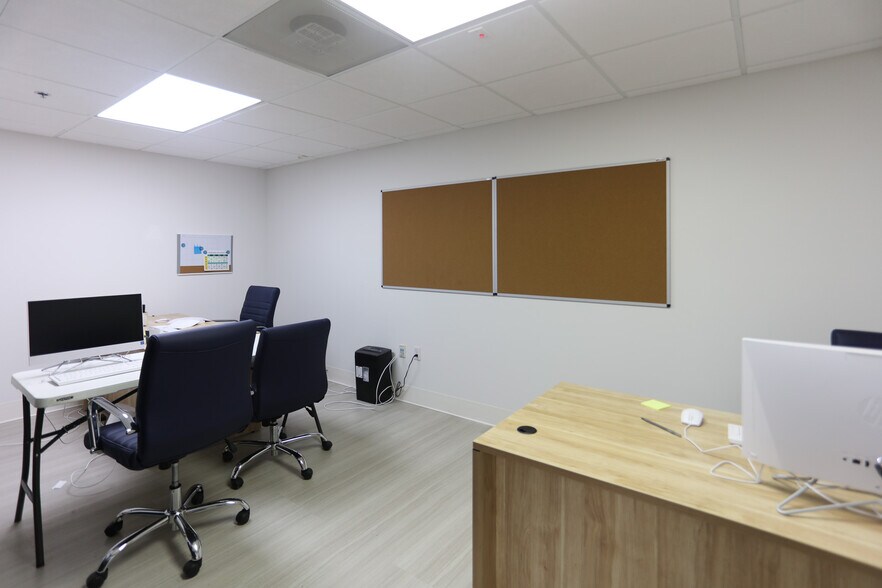 More Photos Of 1720 Harrison St, Hollywood Office Residential For Sale