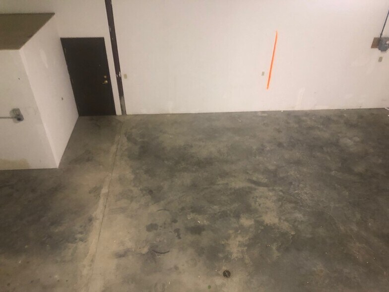 More Photos Of 27071 Mueller Place, Sioux Falls Warehouse For Lease