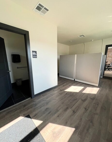 More Photos Of 902 S Broadway St, La Porte Office For Sale