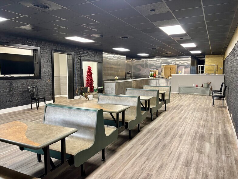 More Photos Of 124 Whitner St, Anderson Storefront Retail Office For Lease