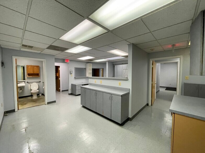 More Photos Of 11325 Pembrooke Sq, Waldorf Medical For Sale